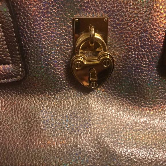 JUicy COUTURE Holographic Metallic Heart Locket Satchel Bag - Picture 5 of 6